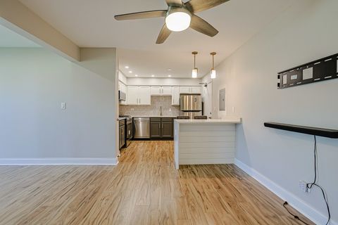 Tiny photo for 9562 PARK Lane #1D, Des Plaines, IL 60016 (MLS # 12597553)