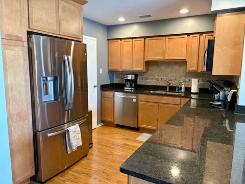 Tiny photo for 5806A Wolf Road #4, Western Springs, IL 60558 (MLS # 12604490)