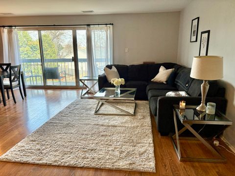 Tiny photo for 5806A Wolf Road #4, Western Springs, IL 60558 (MLS # 12604490)