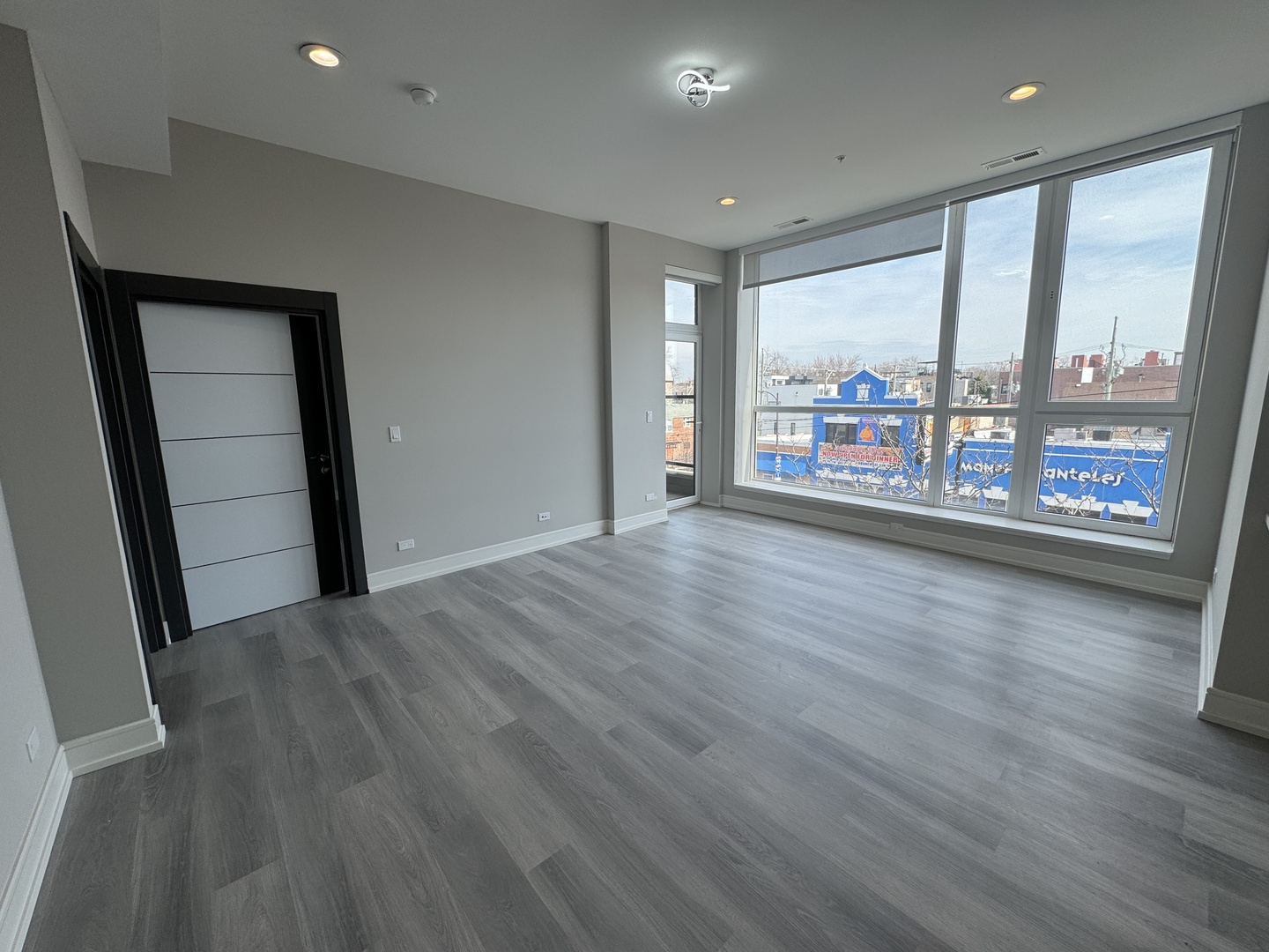 2406 W Armitage Avenue 405