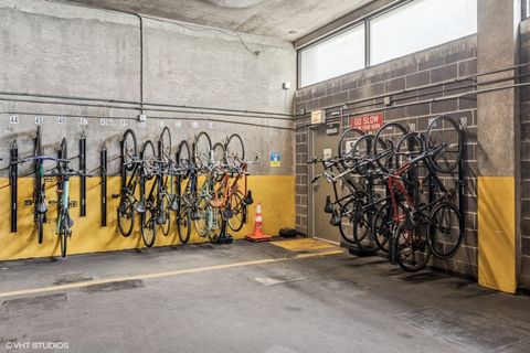 Tiny photo for 6171 N Sheridan Road #2404, Chicago, IL 60660 (MLS # 12443524)