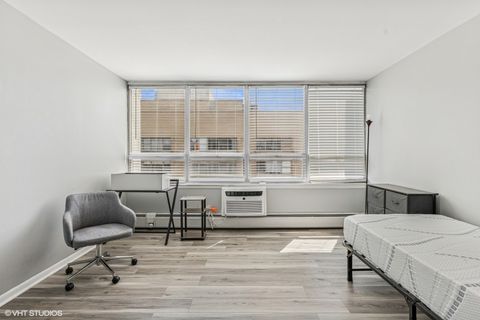 Tiny photo for 6171 N Sheridan Road #2404, Chicago, IL 60660 (MLS # 12443524)