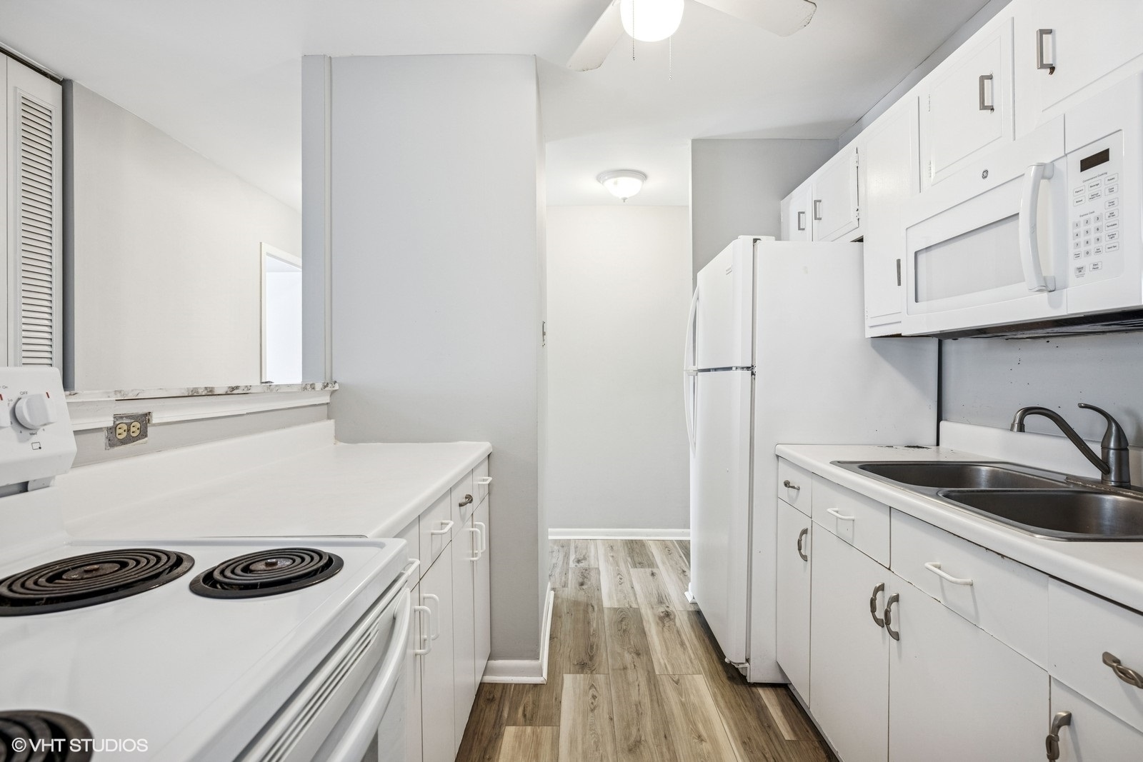 Chicago, Illinois 60660, United States, 2 Bedrooms Bedrooms, ,1 BathroomBathrooms,Residential,Contingent,193986