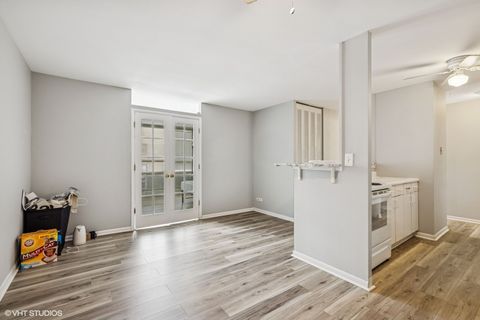 Tiny photo for 6171 N Sheridan Road #2404, Chicago, IL 60660 (MLS # 12443524)
