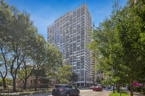 Photo of 6171 N Sheridan Road #2404, Chicago, IL 60660 (MLS # 12443524)
