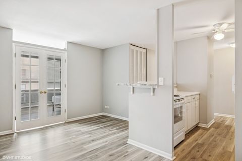 Tiny photo for 6171 N Sheridan Road #2404, Chicago, IL 60660 (MLS # 12443524)