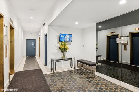 Tiny photo for 6171 N Sheridan Road #2404, Chicago, IL 60660 (MLS # 12443524)