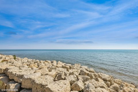 Tiny photo for 6171 N Sheridan Road #2404, Chicago, IL 60660 (MLS # 12443524)
