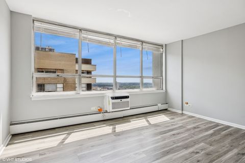 Tiny photo for 6171 N Sheridan Road #2404, Chicago, IL 60660 (MLS # 12443524)