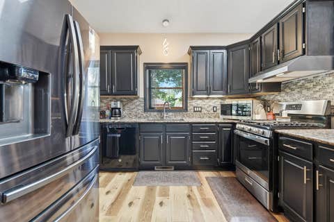 Tiny photo for 6116 Lakeshore Circle, Davenport, IA 52807 (MLS # 12734544)