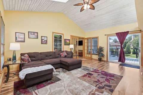 Tiny photo for 6116 Lakeshore Circle, Davenport, IA 52807 (MLS # 12734544)