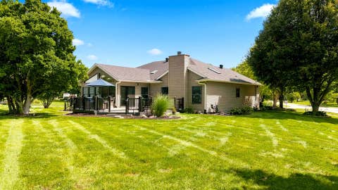 Tiny photo for 6116 Lakeshore Circle, Davenport, IA 52807 (MLS # 12734544)
