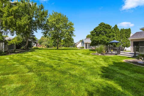 Tiny photo for 6116 Lakeshore Circle, Davenport, IA 52807 (MLS # 12734544)