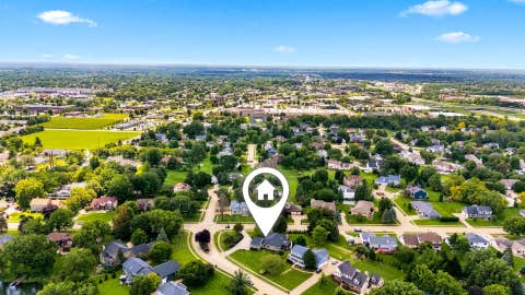 Tiny photo for 6116 Lakeshore Circle, Davenport, IA 52807 (MLS # 12734544)