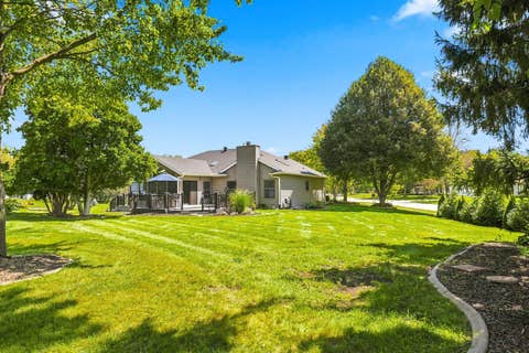 Tiny photo for 6116 Lakeshore Circle, Davenport, IA 52807 (MLS # 12734544)