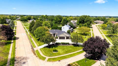 Tiny photo for 6116 Lakeshore Circle, Davenport, IA 52807 (MLS # 12734544)