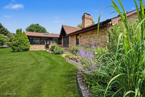 Tiny photo for 254 Wood Glen Lane, Oak Brook, IL 60523 (MLS # 12758543)