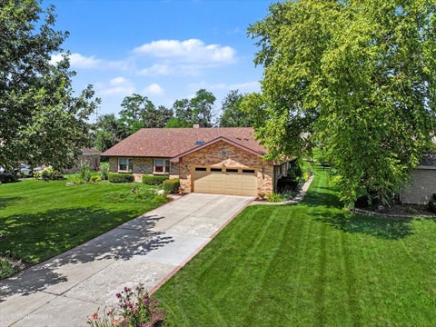 Tiny photo for 254 Wood Glen Lane, Oak Brook, IL 60523 (MLS # 12758543)