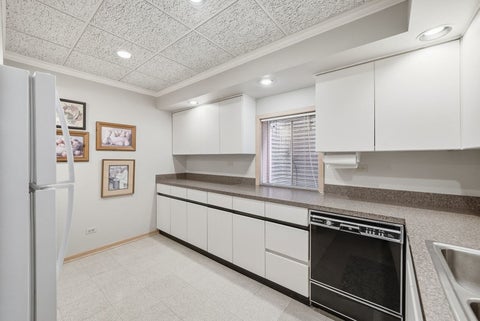 Tiny photo for 254 Wood Glen Lane, Oak Brook, IL 60523 (MLS # 12758543)