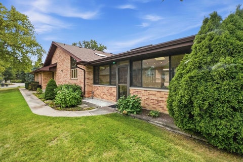 Tiny photo for 254 Wood Glen Lane, Oak Brook, IL 60523 (MLS # 12758543)
