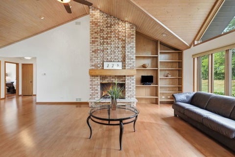 Tiny photo for 254 Wood Glen Lane, Oak Brook, IL 60523 (MLS # 12758543)