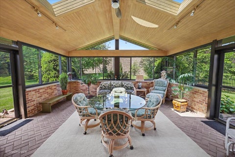 Tiny photo for 254 Wood Glen Lane, Oak Brook, IL 60523 (MLS # 12758543)