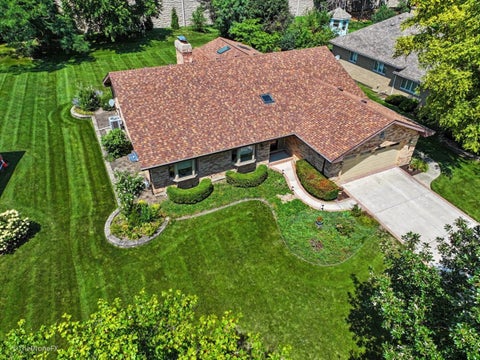 Tiny photo for 254 Wood Glen Lane, Oak Brook, IL 60523 (MLS # 12758543)