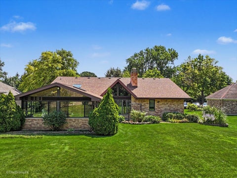 Tiny photo for 254 Wood Glen Lane, Oak Brook, IL 60523 (MLS # 12758543)