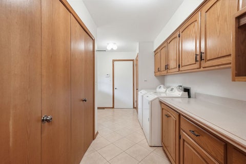 Tiny photo for 254 Wood Glen Lane, Oak Brook, IL 60523 (MLS # 12758543)