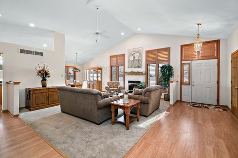 Tiny photo for 18227 Hummingbird Drive, Tinley Park, IL 60487 (MLS # 12531493)