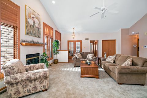 Tiny photo for 18227 Hummingbird Drive, Tinley Park, IL 60487 (MLS # 12531493)