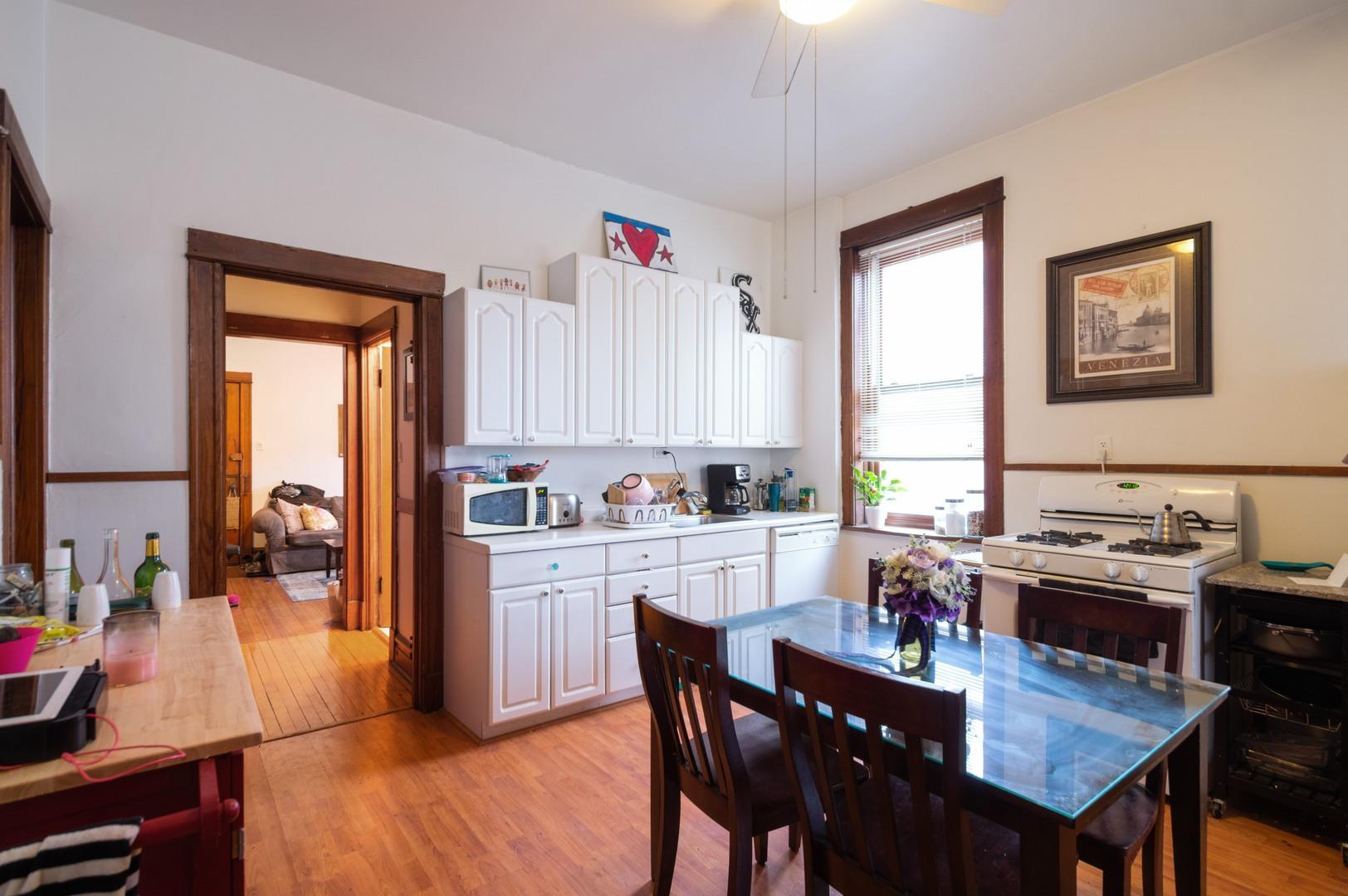 3552 N Lakewood Avenue 1