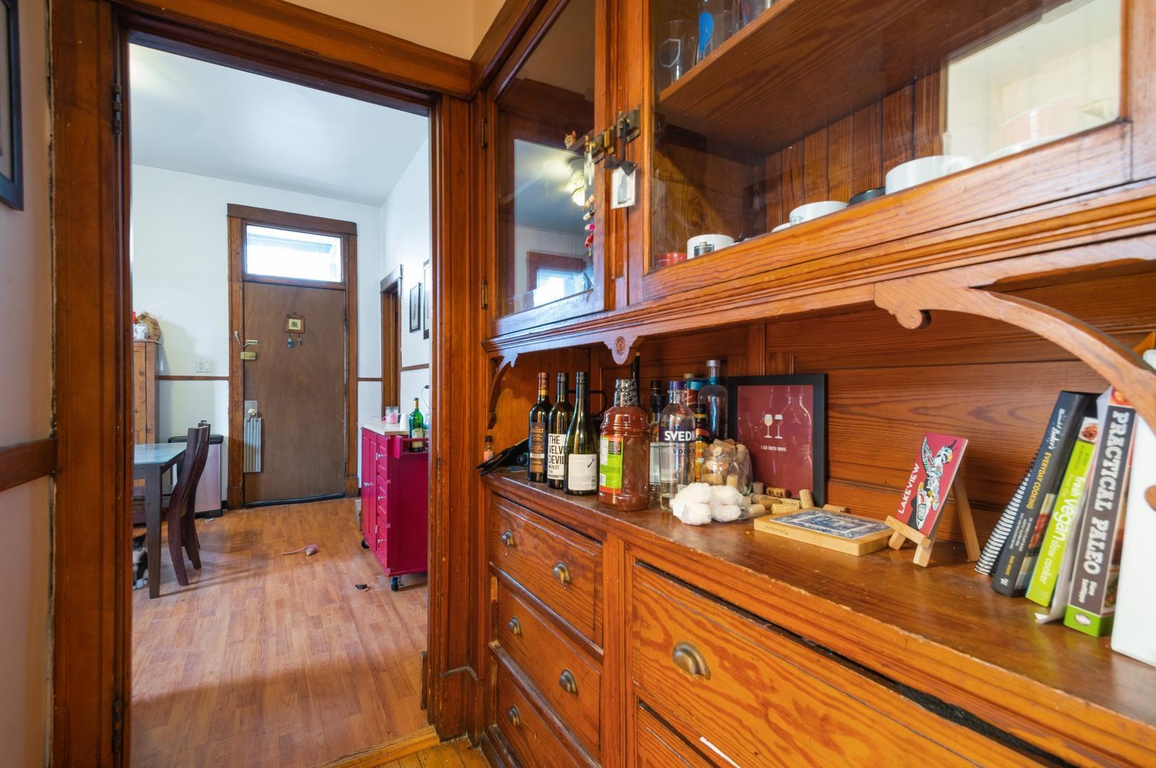 3552 N Lakewood Avenue 1