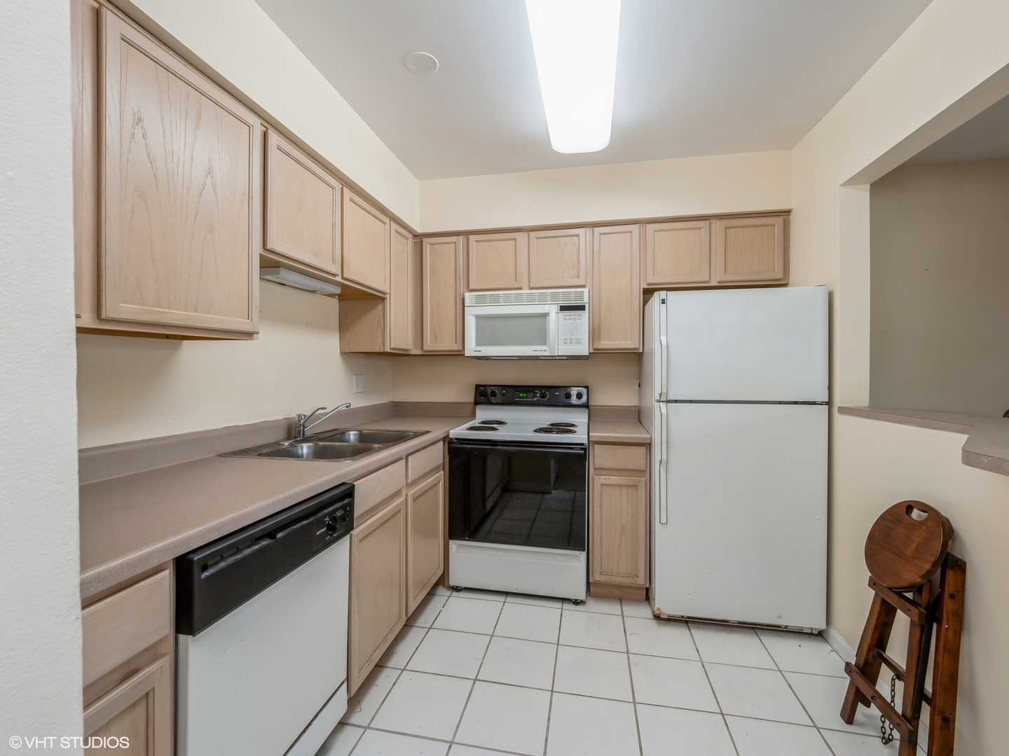 249 W Court of Shorewood 1B