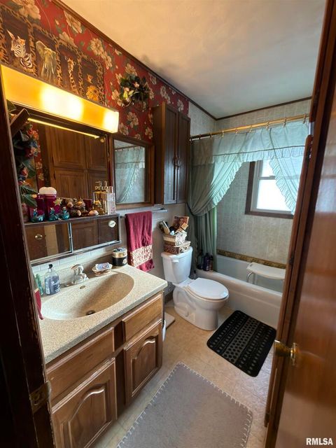 Tiny photo for 15981 HILLCREST Drive, Effingham, IL 62401 (MLS # EB460787)