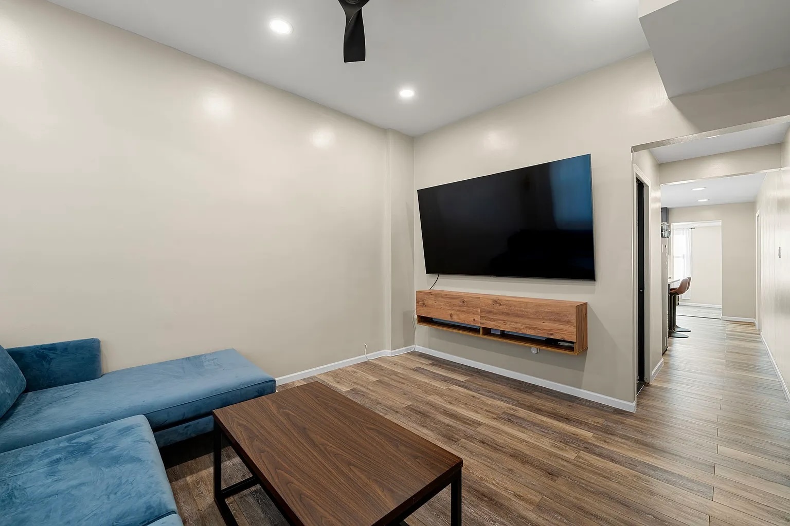 Chicago, Illinois 60622, United States, 11 Bedrooms Bedrooms, ,4 BathroomsBathrooms,Residential,Active,235009