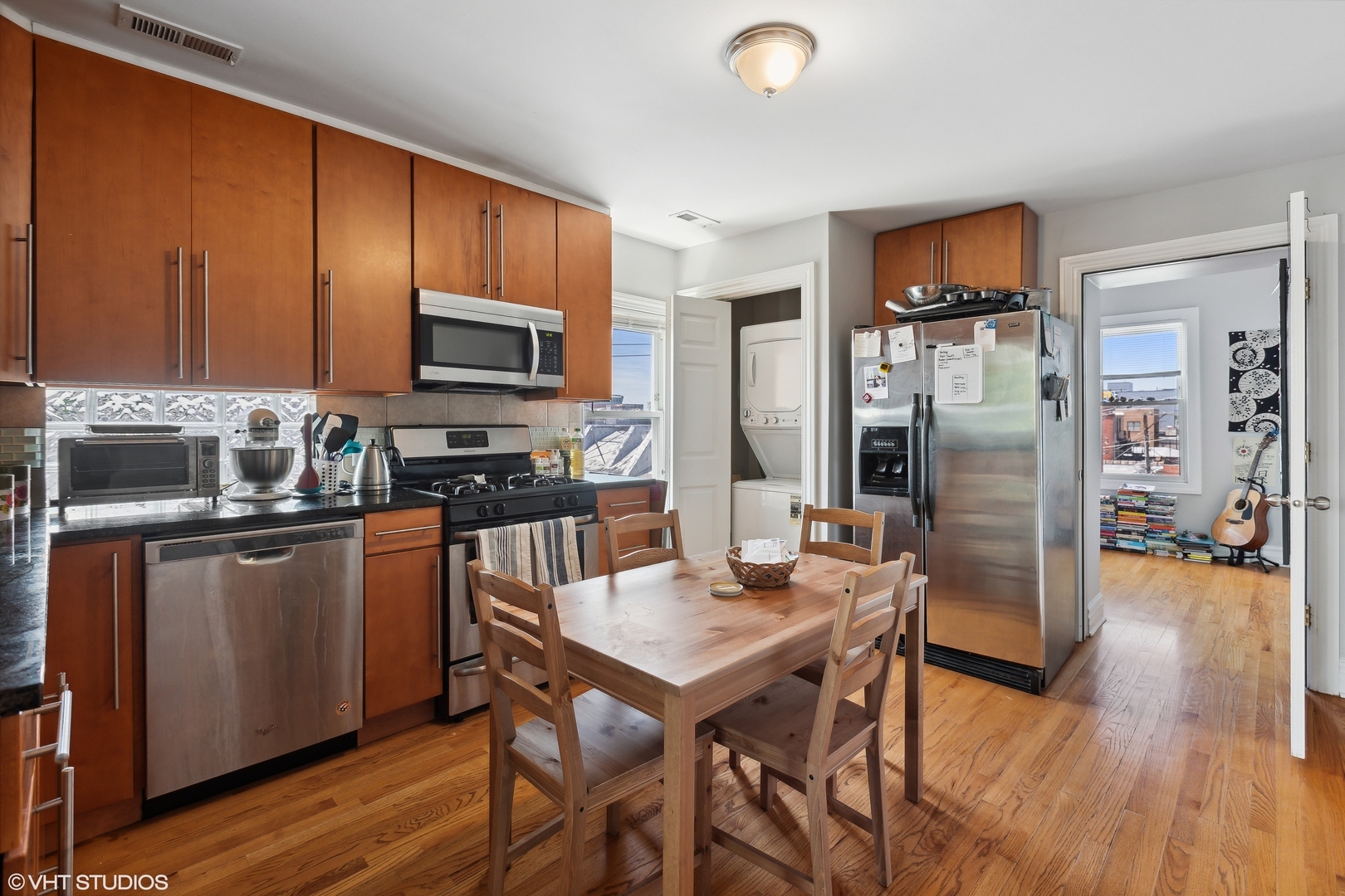 Chicago, Illinois 60622, United States, 11 Bedrooms Bedrooms, ,4 BathroomsBathrooms,Residential,Active,235009