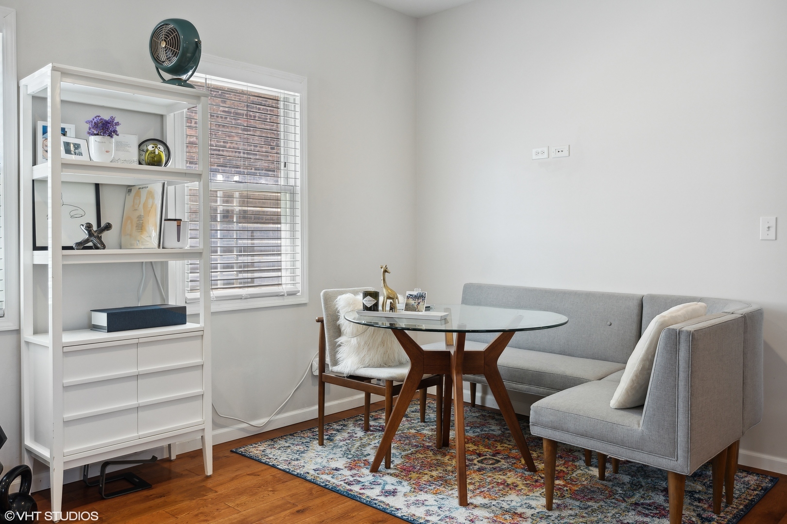 Chicago, Illinois 60622, United States, 11 Bedrooms Bedrooms, ,4 BathroomsBathrooms,Residential,Active,235009