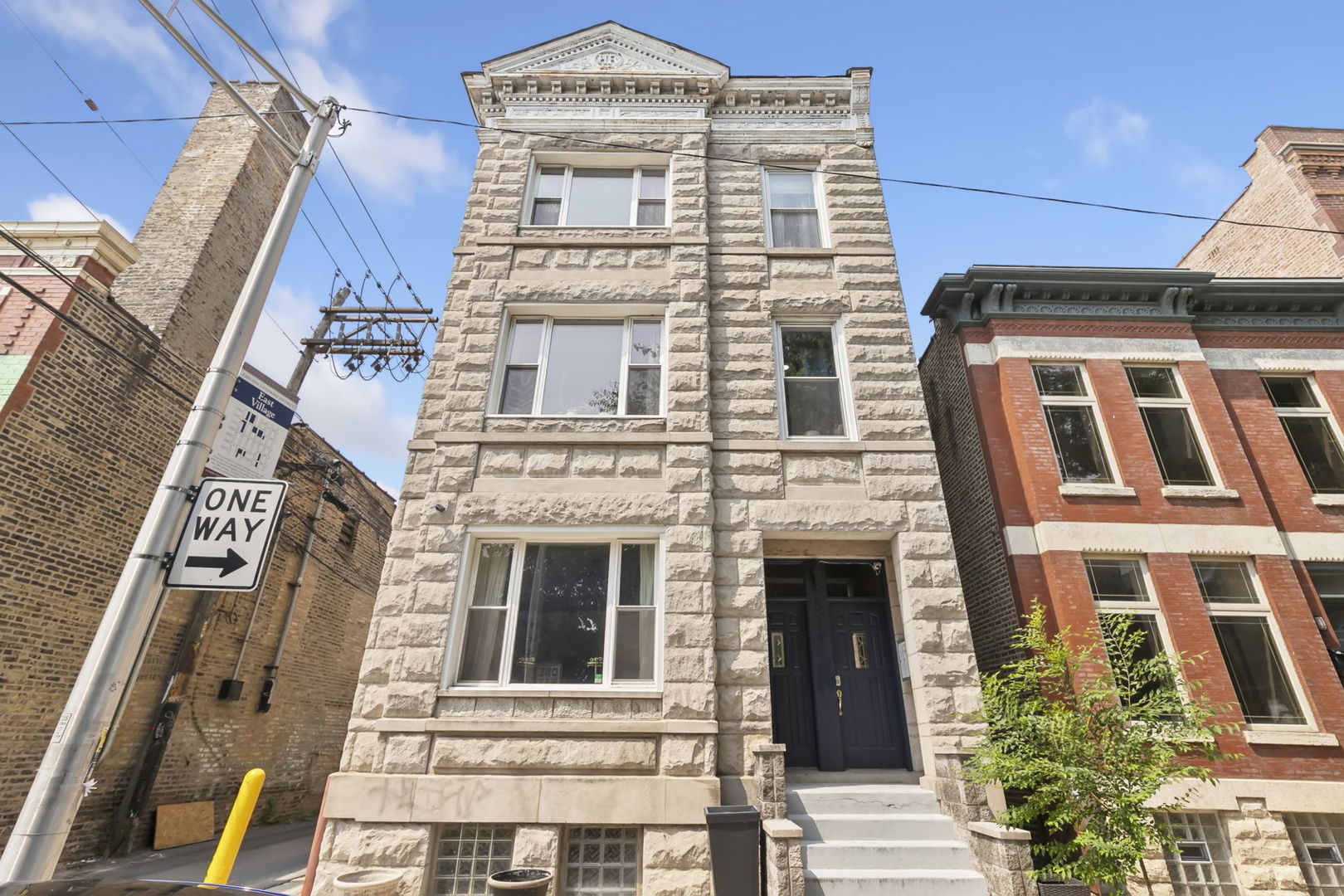 Chicago, Illinois 60622, United States, 11 Bedrooms Bedrooms, ,4 BathroomsBathrooms,Residential,Active,235009