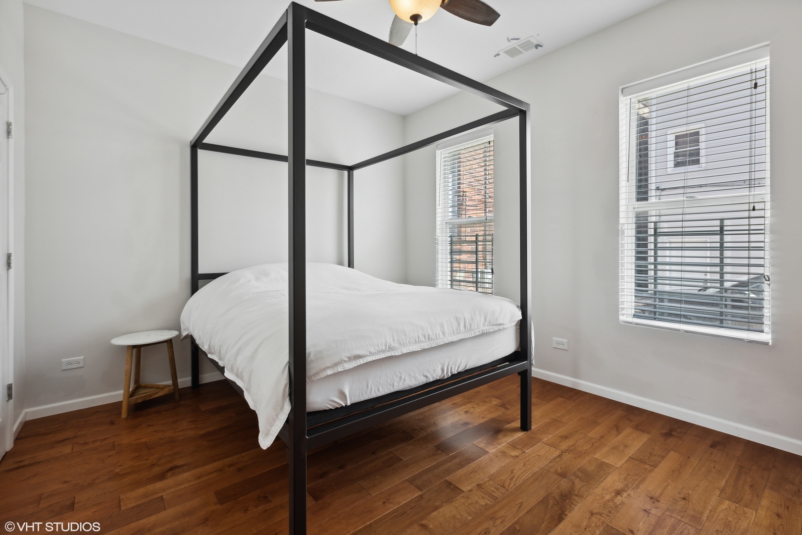 Chicago, Illinois 60622, United States, 11 Bedrooms Bedrooms, ,4 BathroomsBathrooms,Residential,Active,235009