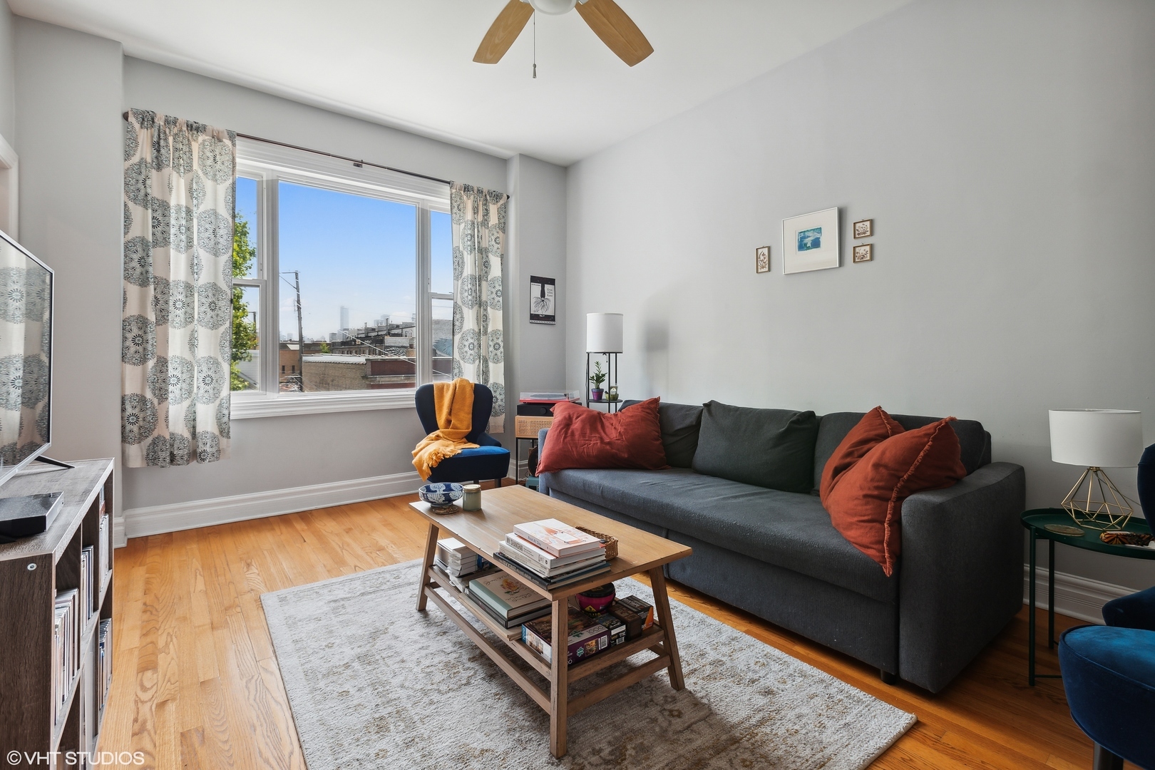 Chicago, Illinois 60622, United States, 11 Bedrooms Bedrooms, ,4 BathroomsBathrooms,Residential,Active,235009