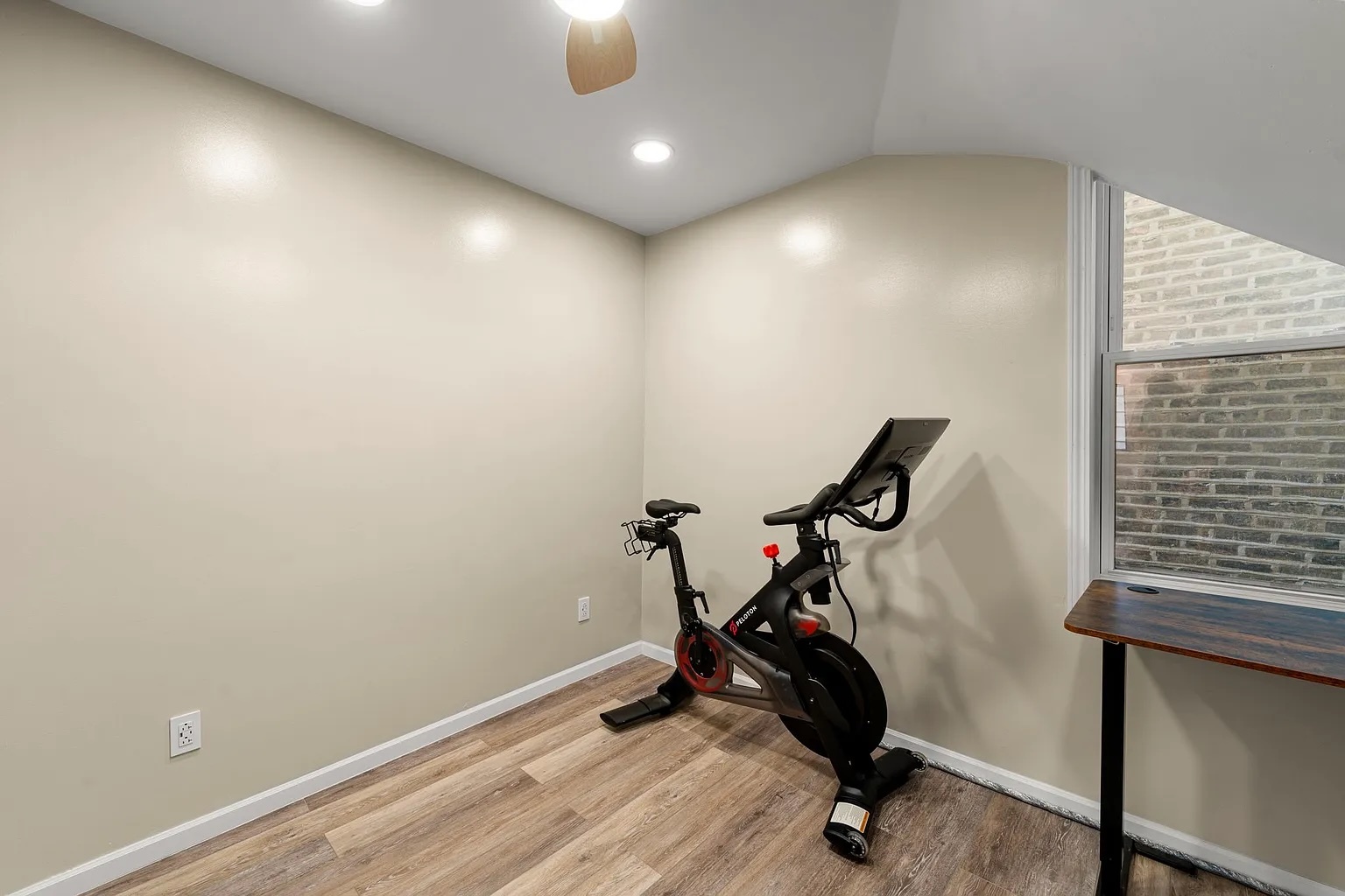 Chicago, Illinois 60622, United States, 11 Bedrooms Bedrooms, ,4 BathroomsBathrooms,Residential,Active,235009