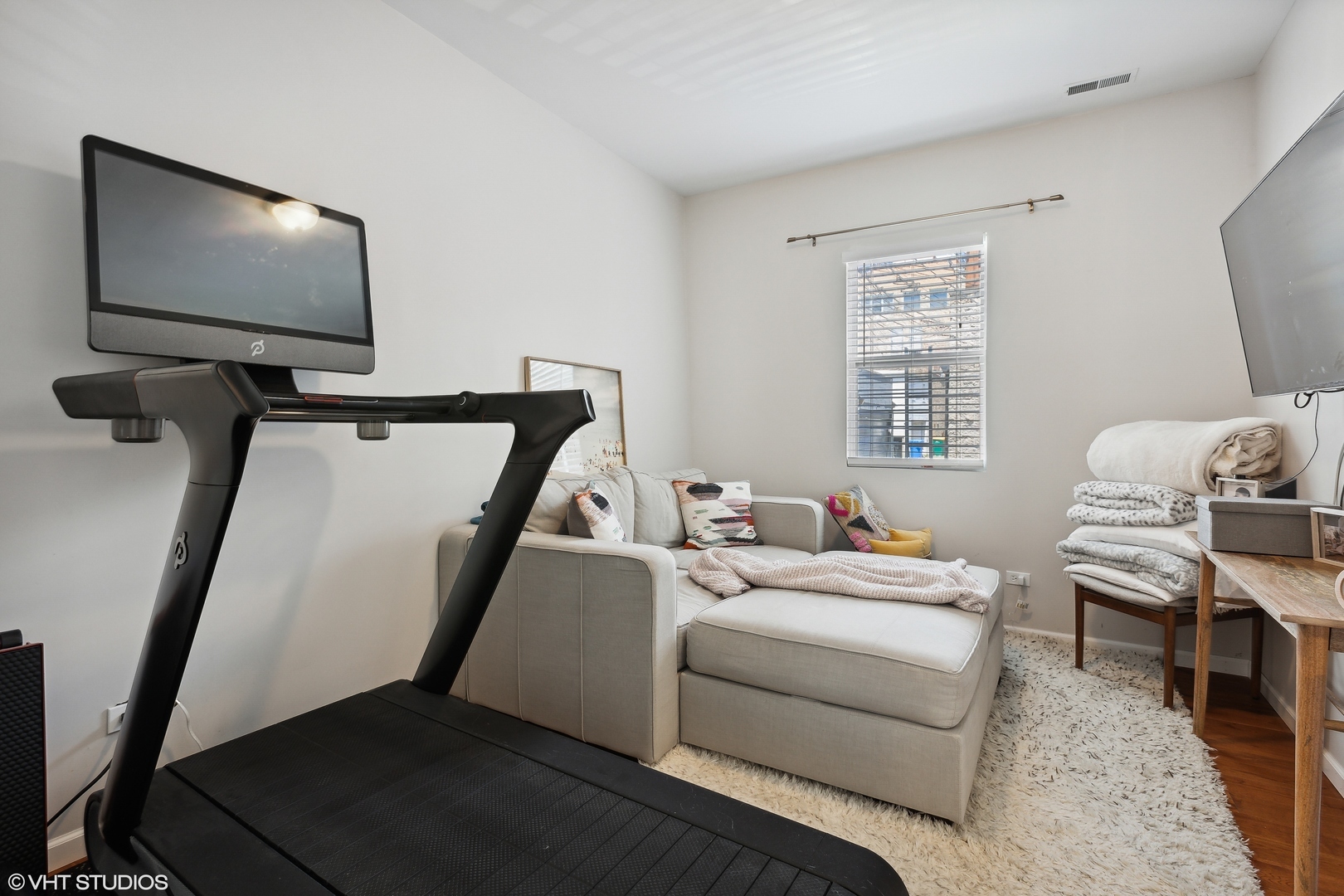 Chicago, Illinois 60622, United States, 11 Bedrooms Bedrooms, ,4 BathroomsBathrooms,Residential,Active,235009