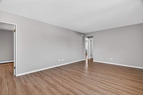 Tiny photo for 36 S Kensington Avenue #06, La Grange, IL 60525 (MLS # 12653610)