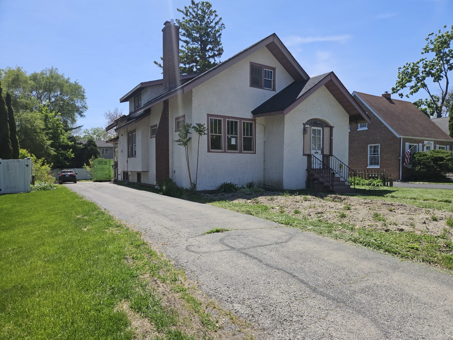 246 E North Avenue