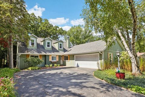 Photo of 1304 Dunleer Drive, Mundelein, IL 60060 (MLS # 12486447)