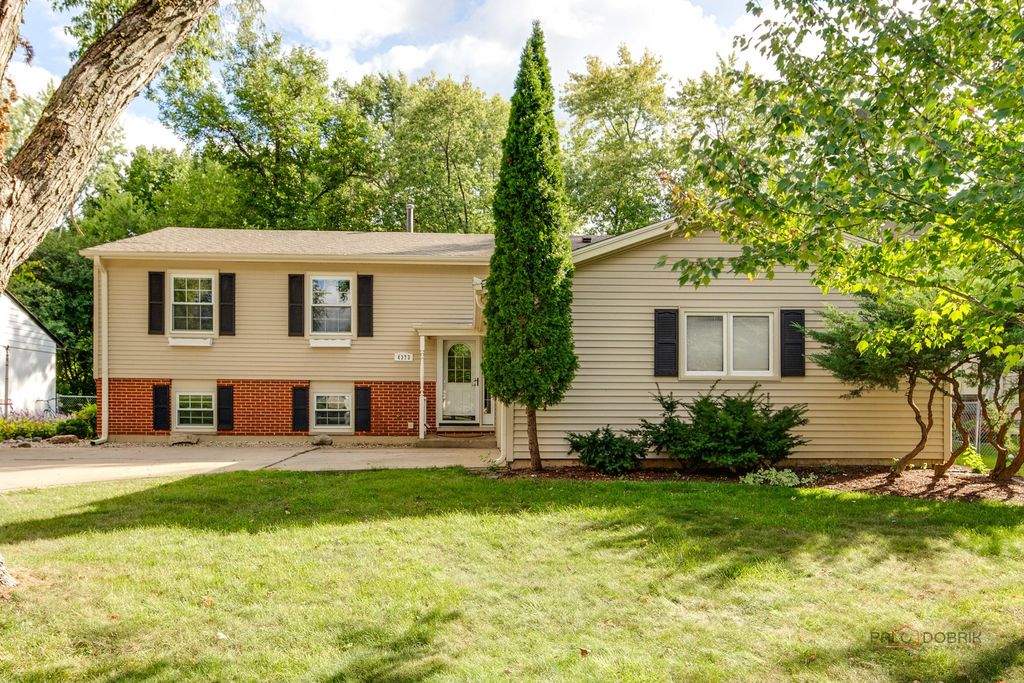 Photo for 4373 Lincoln Avenue, Rolling Meadows, IL 60008 (MLS # 12495087)