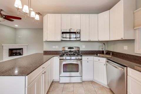 Tiny photo for 1416 W FARWELL Avenue #1R, Chicago, IL 60626 (MLS # 12515326)