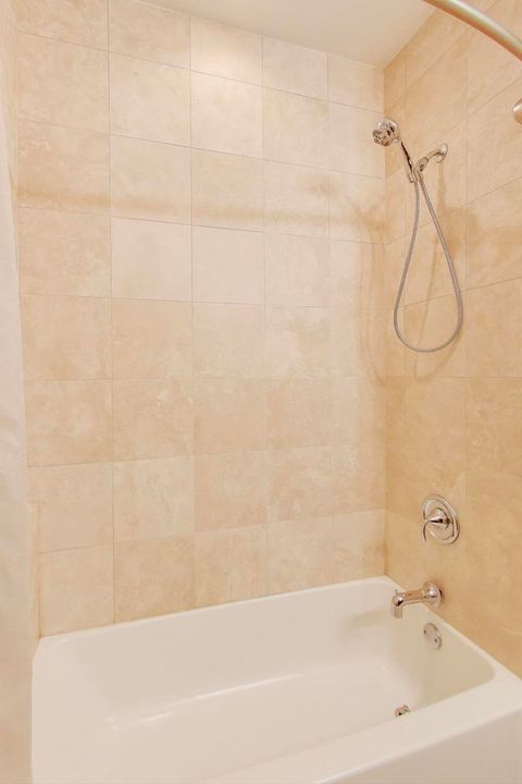 Tiny photo for 1416 W FARWELL Avenue #1R, Chicago, IL 60626 (MLS # 12515326)