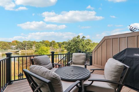 Tiny photo for 402 Brownstone Drive, St. Charles, IL 60174 (MLS # 12481871)